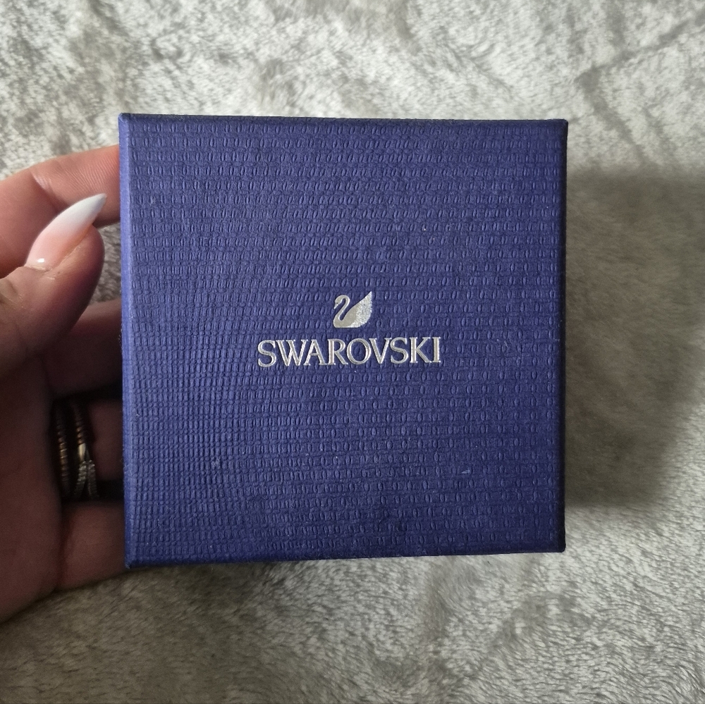 Swarovski Swan Necklace - Picture 12 of 12